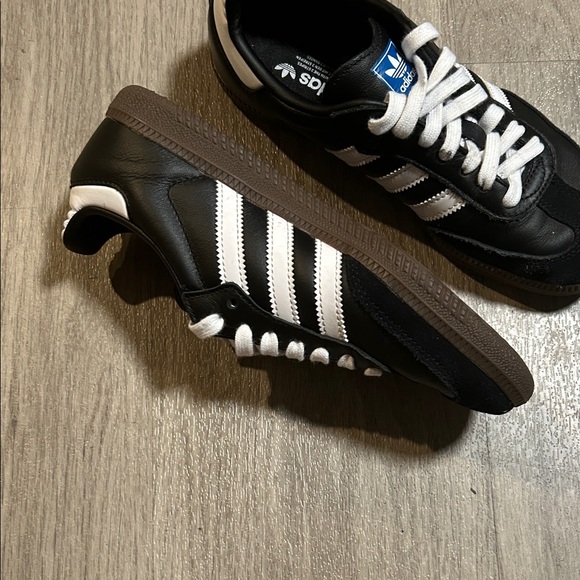 Adidas Men's Black and White Sneakers with Blue Accents - Picture 6 of 9